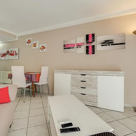 Els Pavos - Carrer Ter Apartmán *